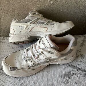 Vionic White Sneakers women’s size 11